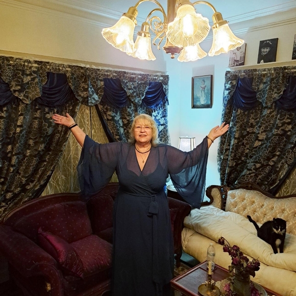 Retired Hairstylist/Make up Artist *Torrid Girl!* - Picture 12 of 12